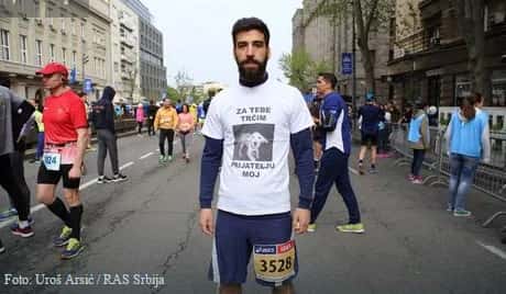 "I RUN FOR YOU" One marathon runner's T-shirt moved everyone, and it hides a SAD STORY